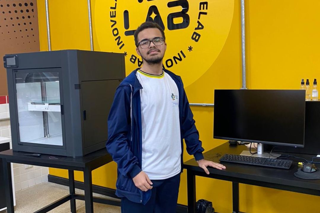 O estudante Kauã diz que na Escola do Futuro ele desenvolve mais habilidades em Front-End