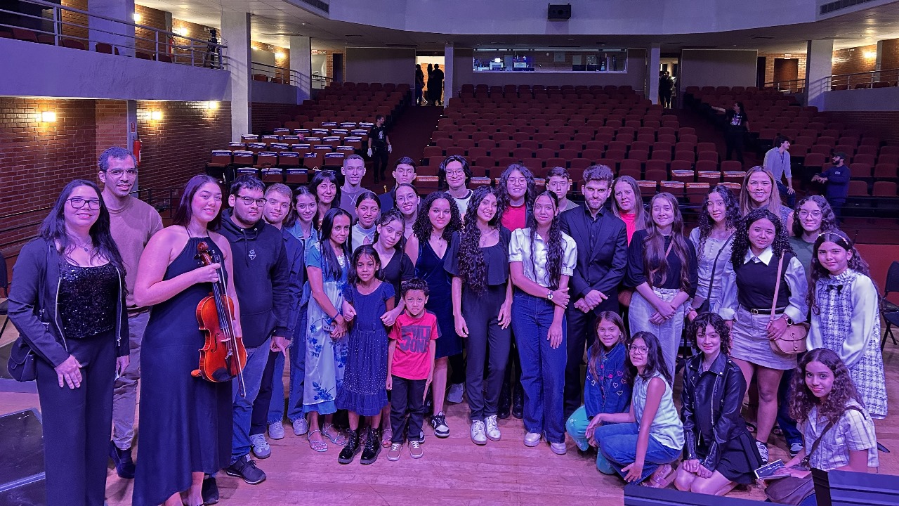 Centro de Educação, Trabalho e Tecnologia promove noite de encontros entre estudantes e músicos no Teatro Escola Basileu França