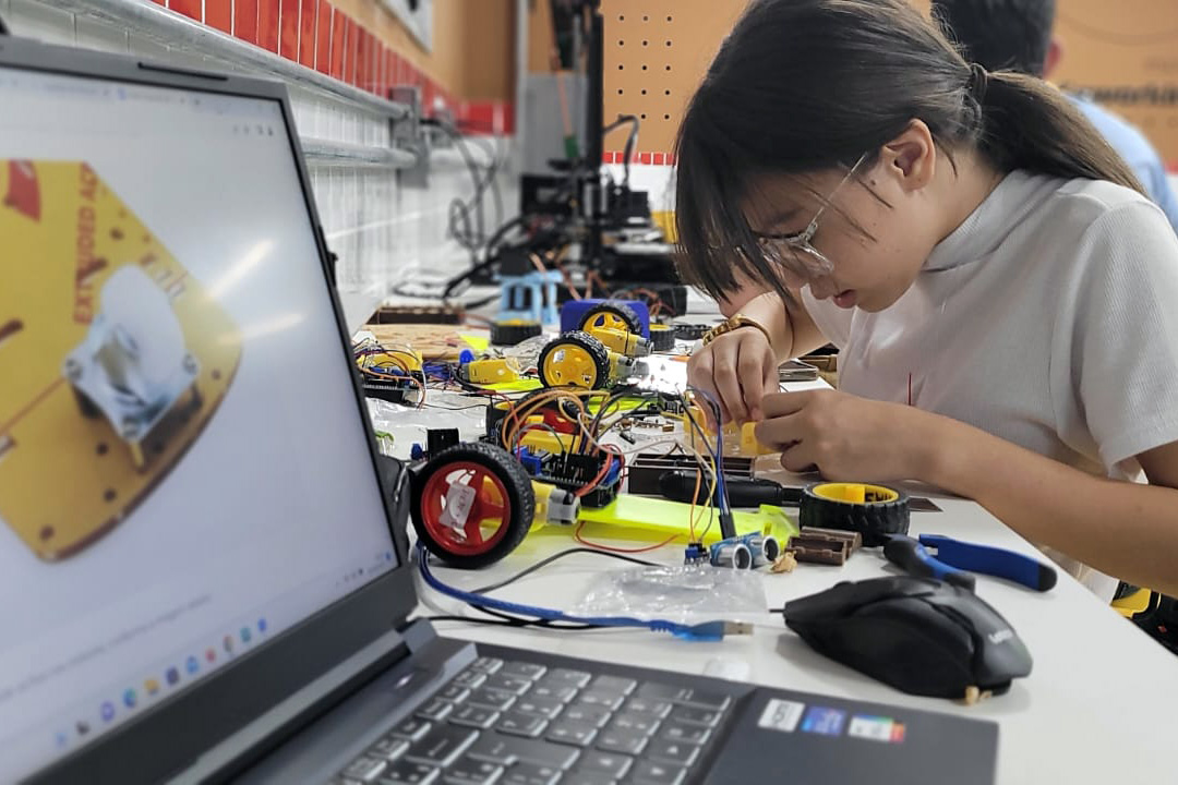 Meninas na robótica - ensino é parte de uma formação pedagógica e futurística