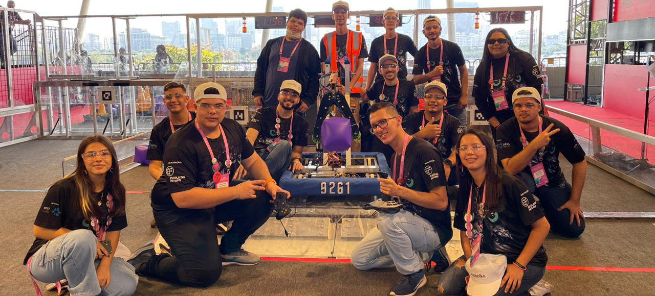 Grupos de robótica das Escolas do Futuro03