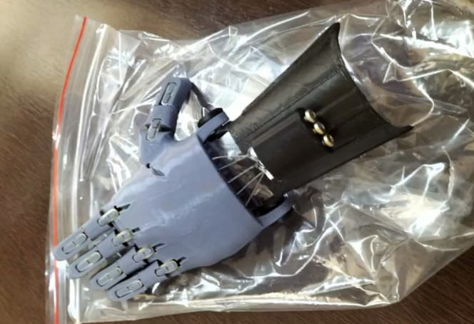 Vereador de Goiânia Willian Veloso apoia projeto do CETT UFG protese